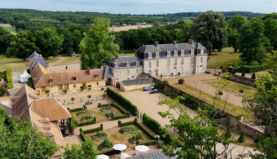 Visit Park and Castle Groirie, France